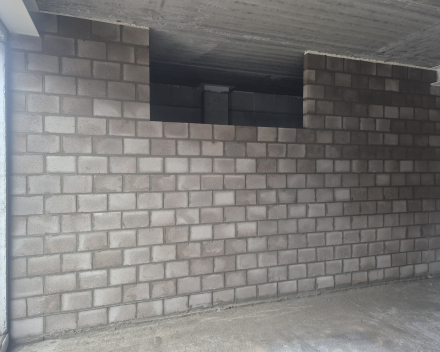 Industriebouw binnenmuren in betonblokken