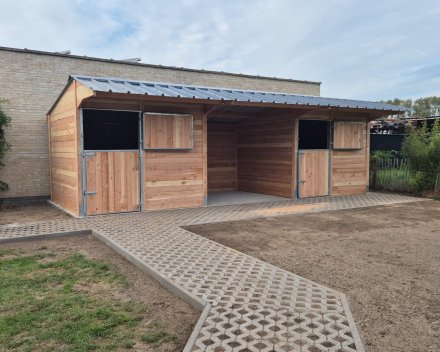 Grond, vloerplaat en verhardingswerken voor paardenstal